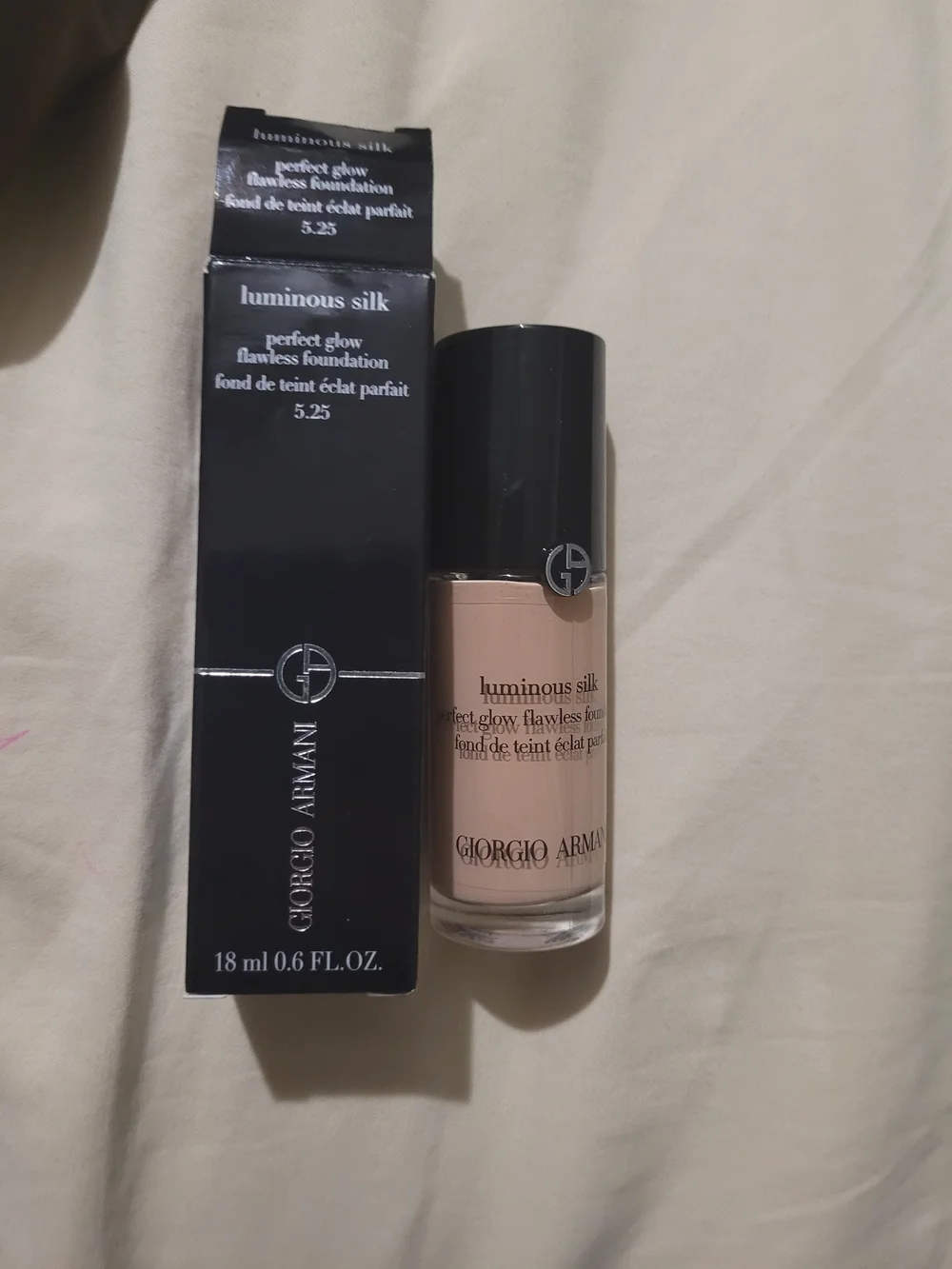 Giorgio Armani Luminous Silk Foundation In Shade 5.25  BNIB